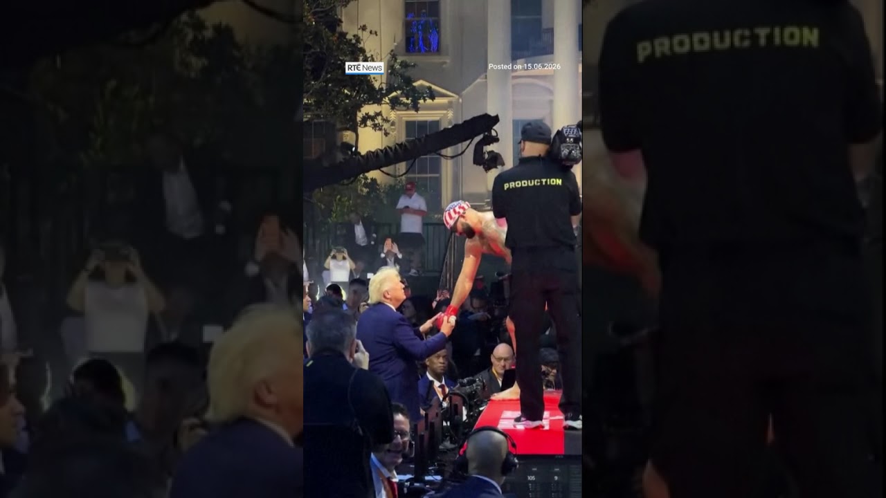 UFC fighter Josh Hokit gives Trump his chain | #RT&Eacute;News #ufc #trump #whitehouse
