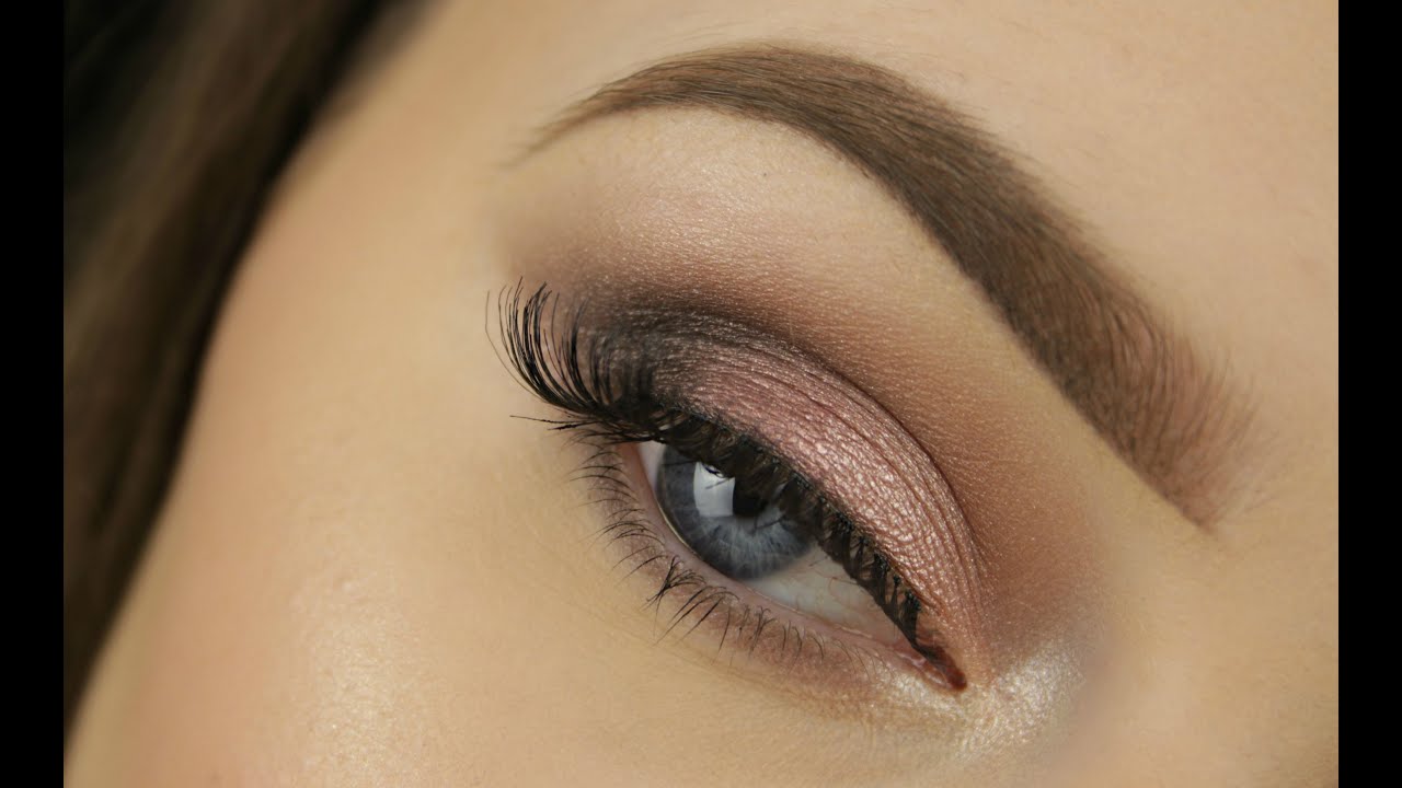 One Brush Smokey Eye for Beginners: Blending Brush
