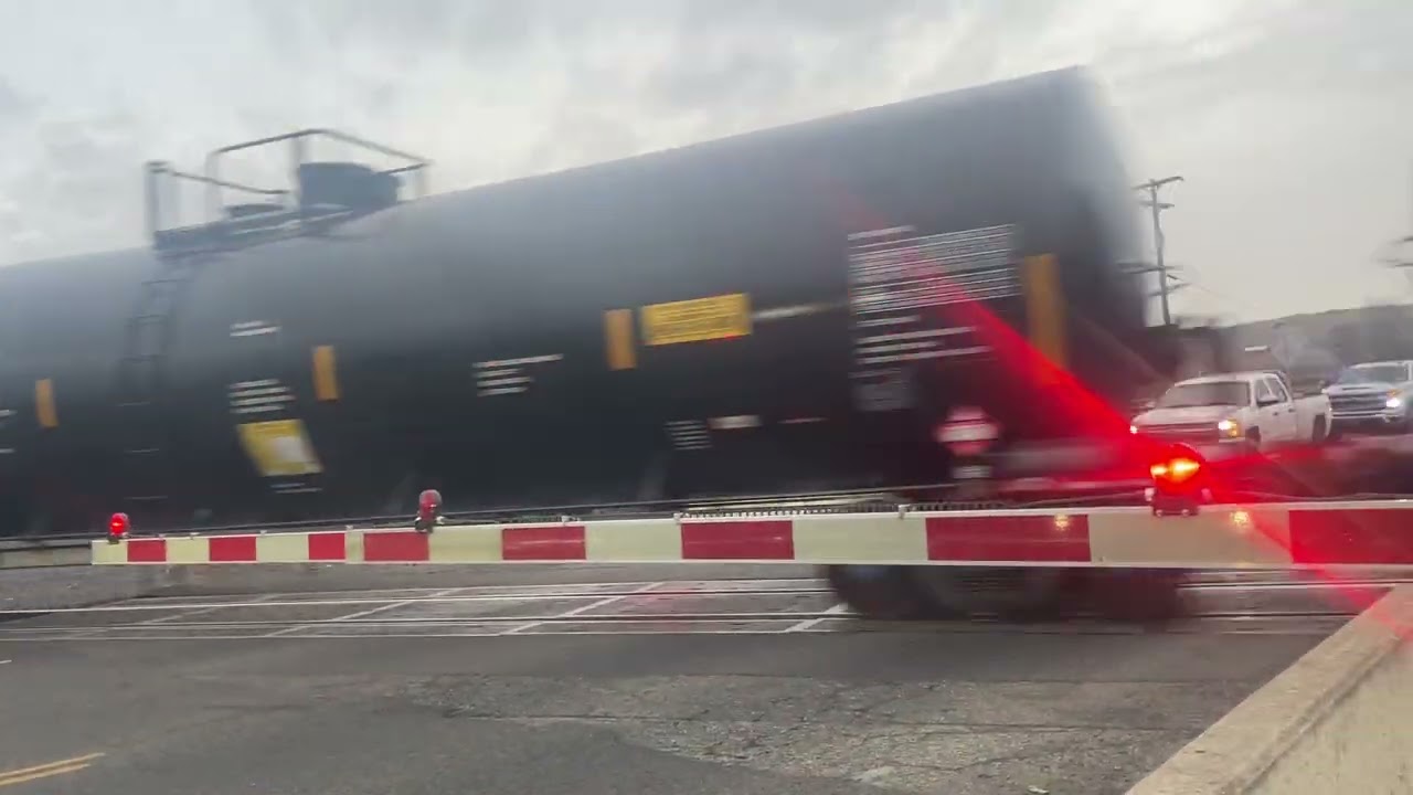12/23/2025 BNSF 7225 westbound oil passing eltopia road on the lakeside sub