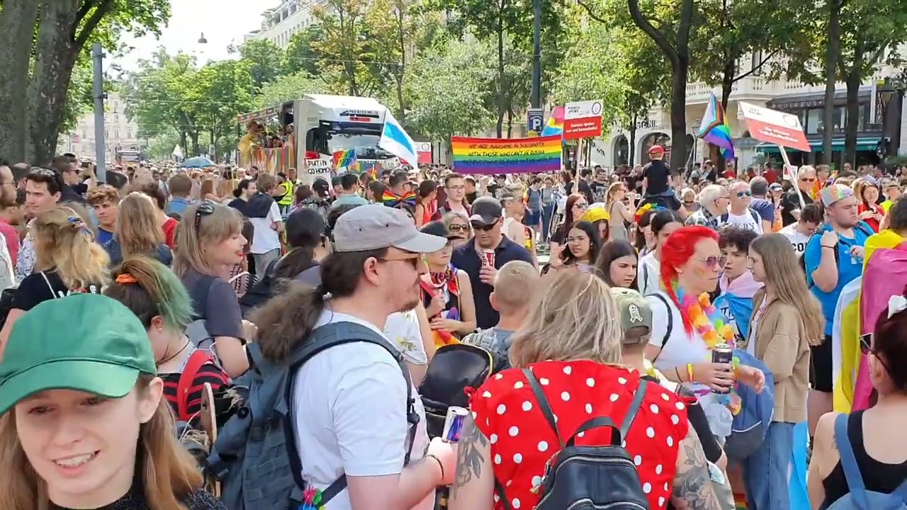 (257) Regenbogenparade 17.6.2023. Wien. Ringstrasse. Teil 1.