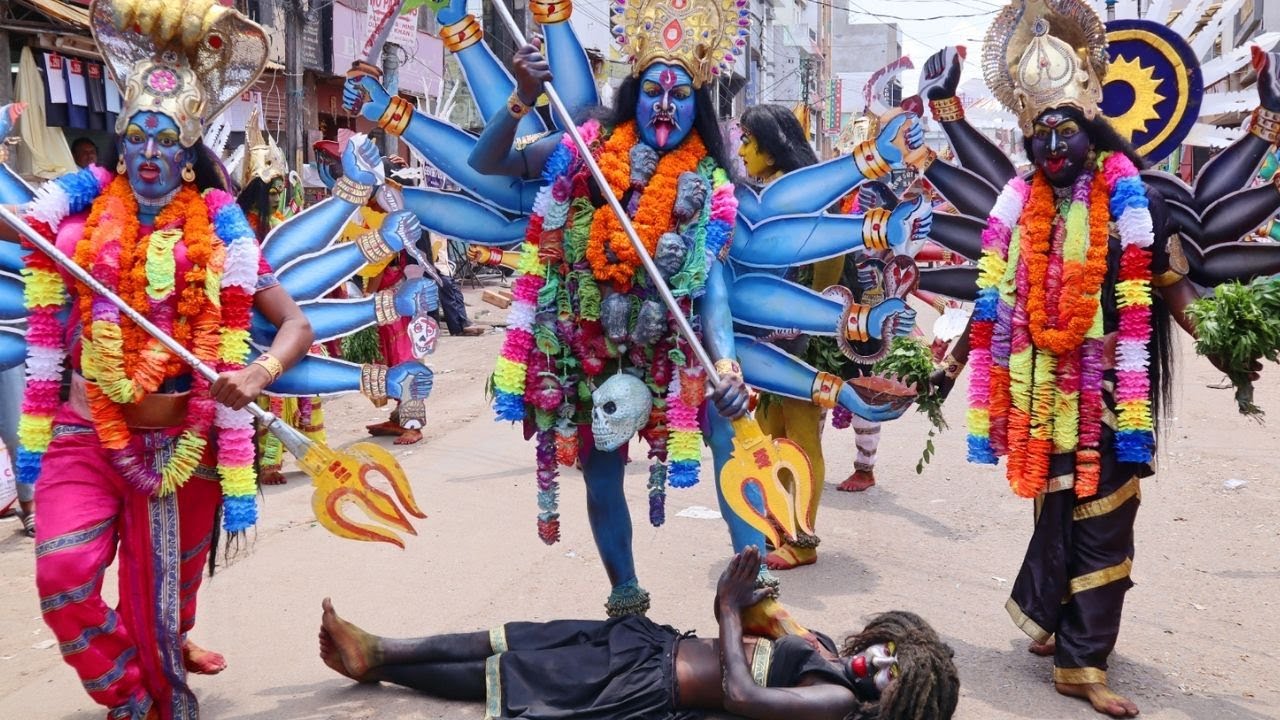 Kali Dance at Ujjaini Mahankali Bonalu Celebrations | Ujjaini Mahankali Temple