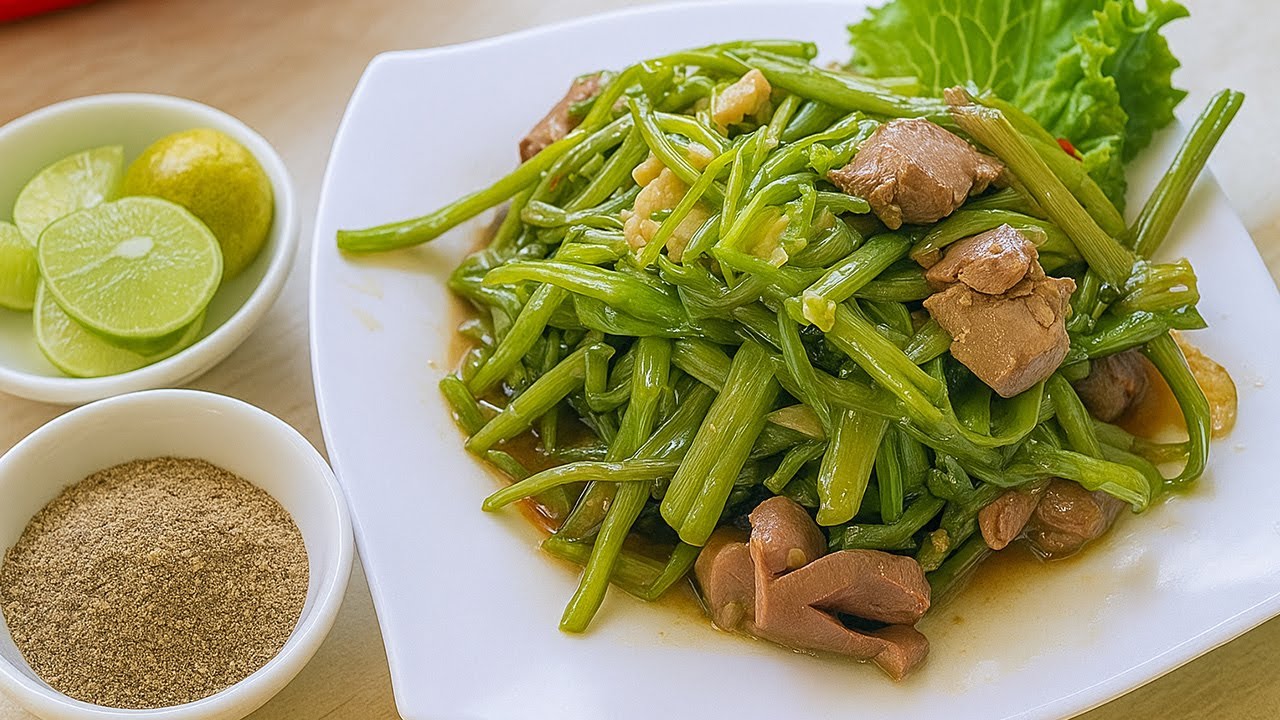 ក្បួនធ្វើ ឆាត្រកួនគ្រឿងក្នុងមាន់ស្រែ ឈ្ងុយឆ្ញាញ់ពីអាហារដ្ឋានផ្ទះស្រែ FOOD BLOG EP.77