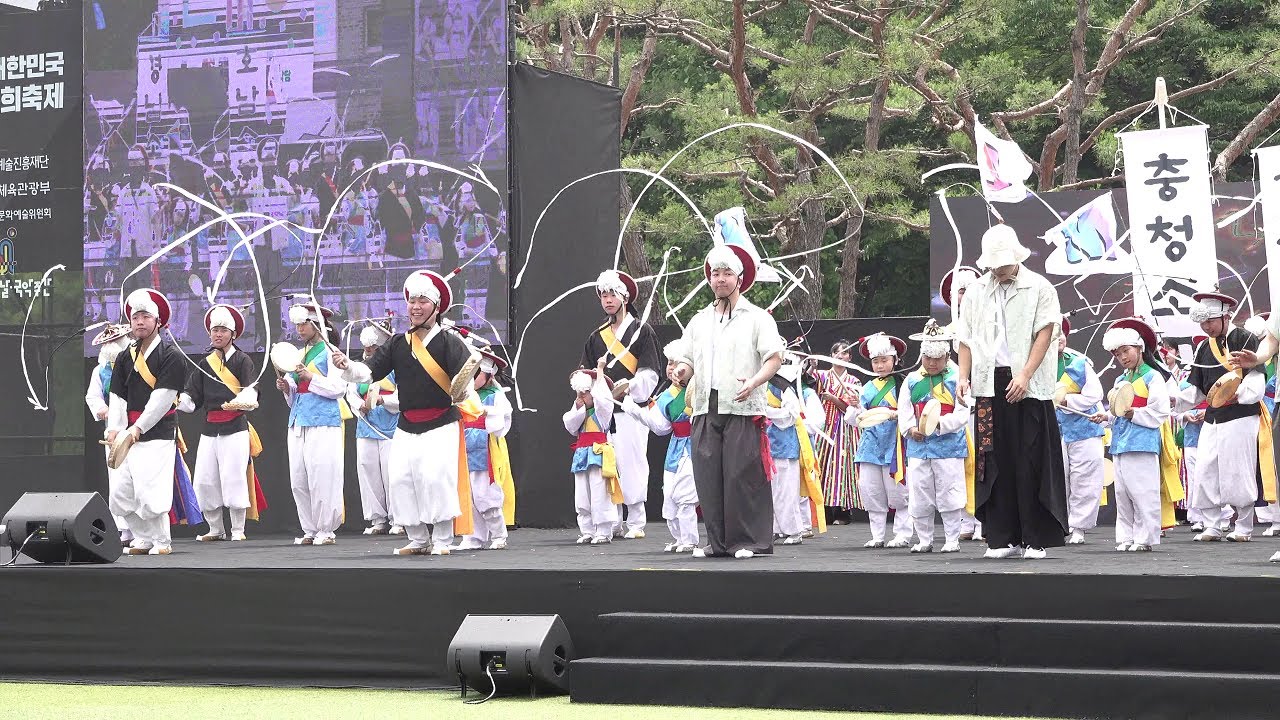 80인 상모놀이 소고놀이 연희자 2025 대한민국 전통연희축제 뛸판, 놀판, 살판 (재)전통공연예술진흥재단 국립국악원 잔디마당 특설무대/2025.6.7