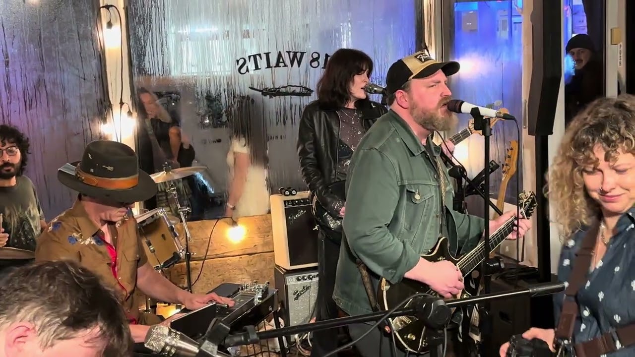 The Redhill Valleys - I Believe In You - LIVE at 18 Waits 