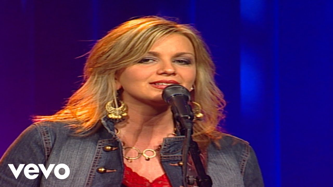 Bill & Gloria Gaither - I Surrender All [Live] ft. The Isaacs