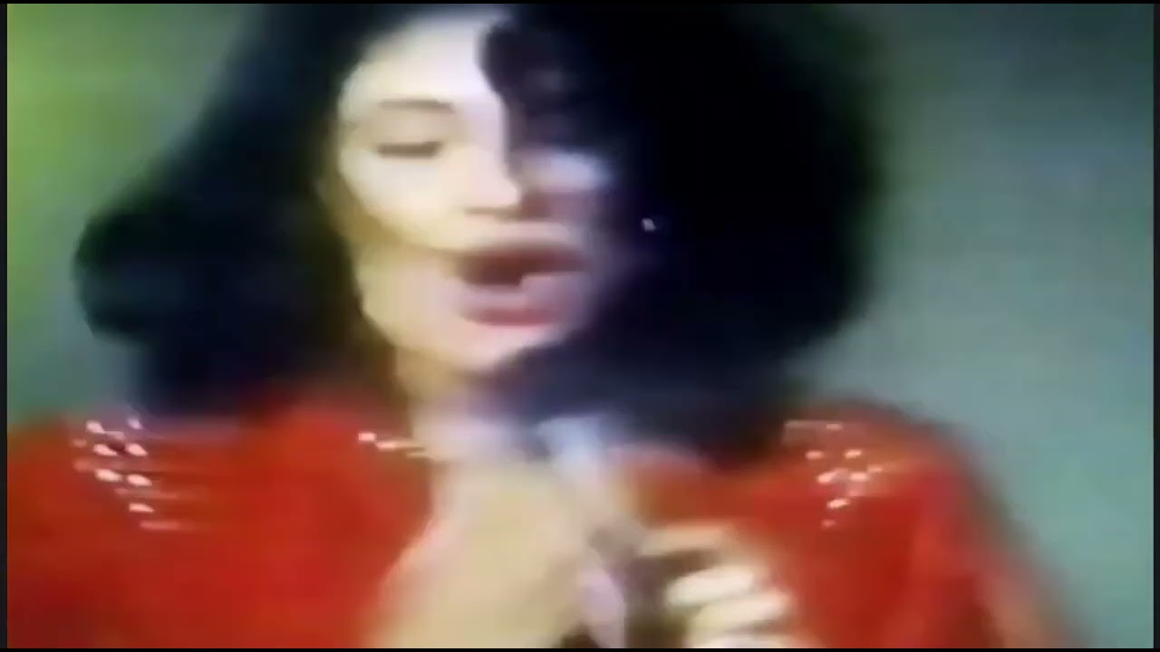 RARE: Selena performing 