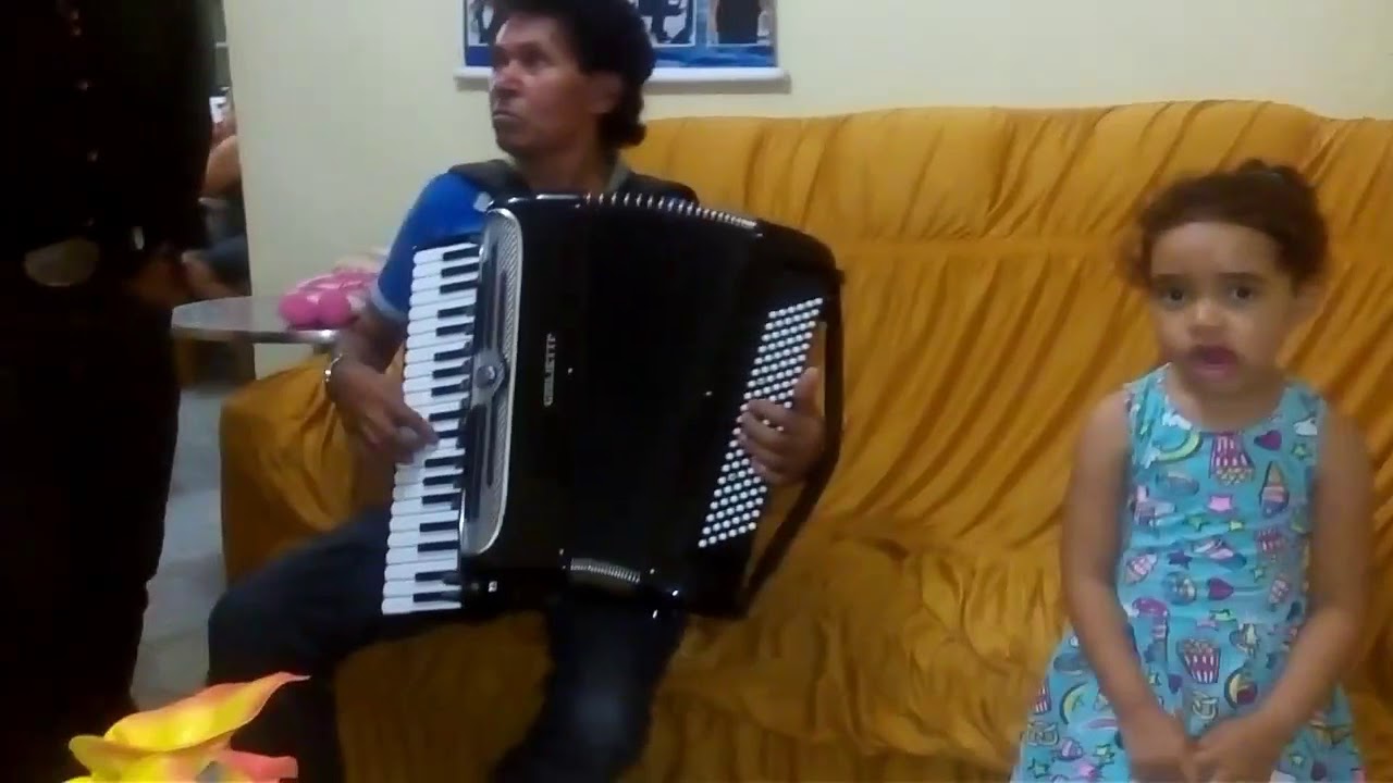 Simão do acordeon e Chico Viola tocando forró quente