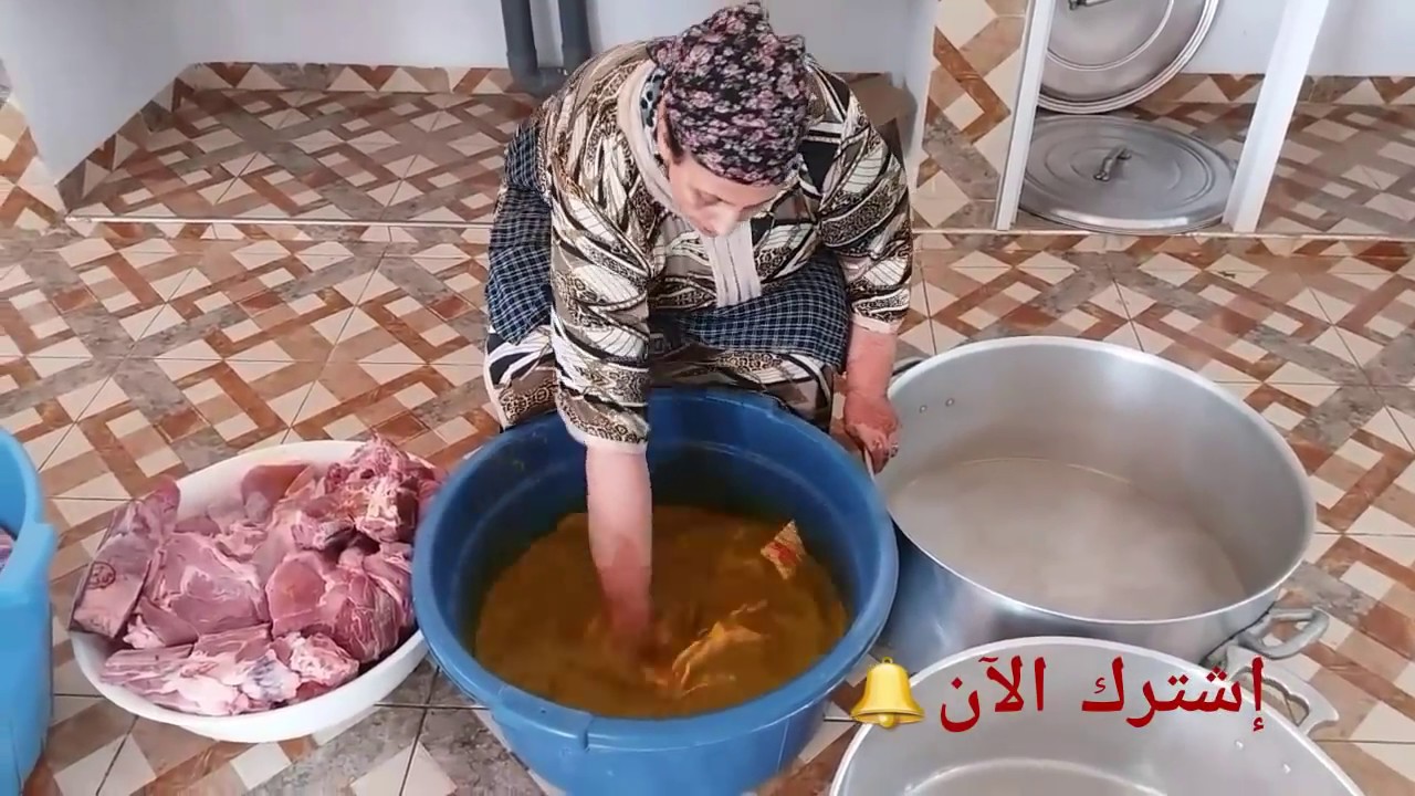 إكتشفوا أسرار أشهر أطباق الأعراس  مع لالة فاطيمة ، دجاج معمر بإبلي ومحمر  اللحم بالبرقوق   جزء1 يتبع