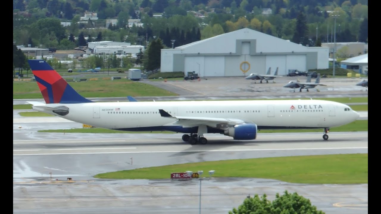 Delta Airlines Airbus A330-300 [N814NW] takeoff from PDX