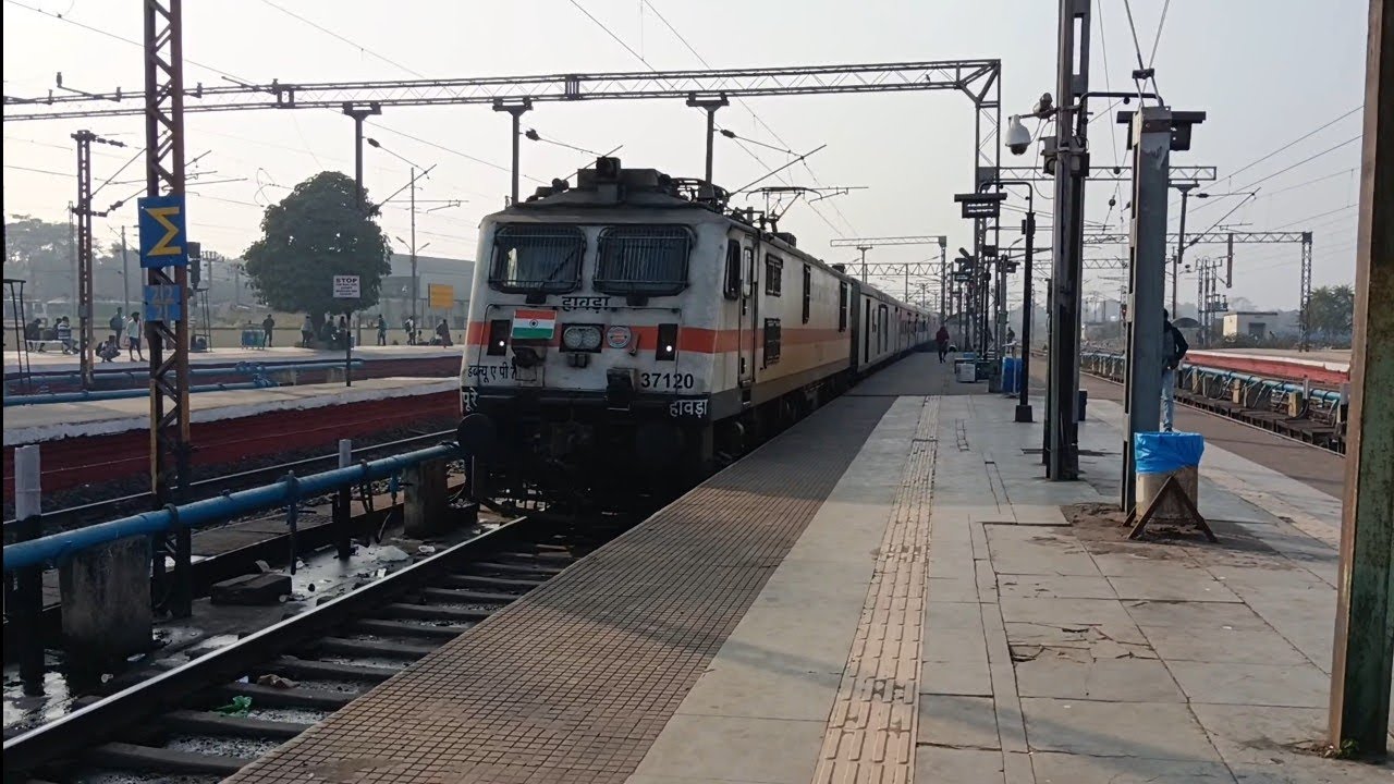12354 Lal Kuan Howrah SF Express Arriving Asansol Junction With Shrill Tonner Honking 