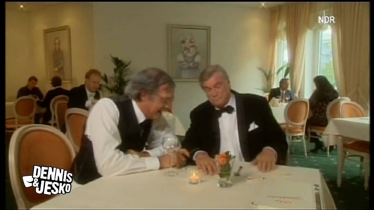Kellner und Gast