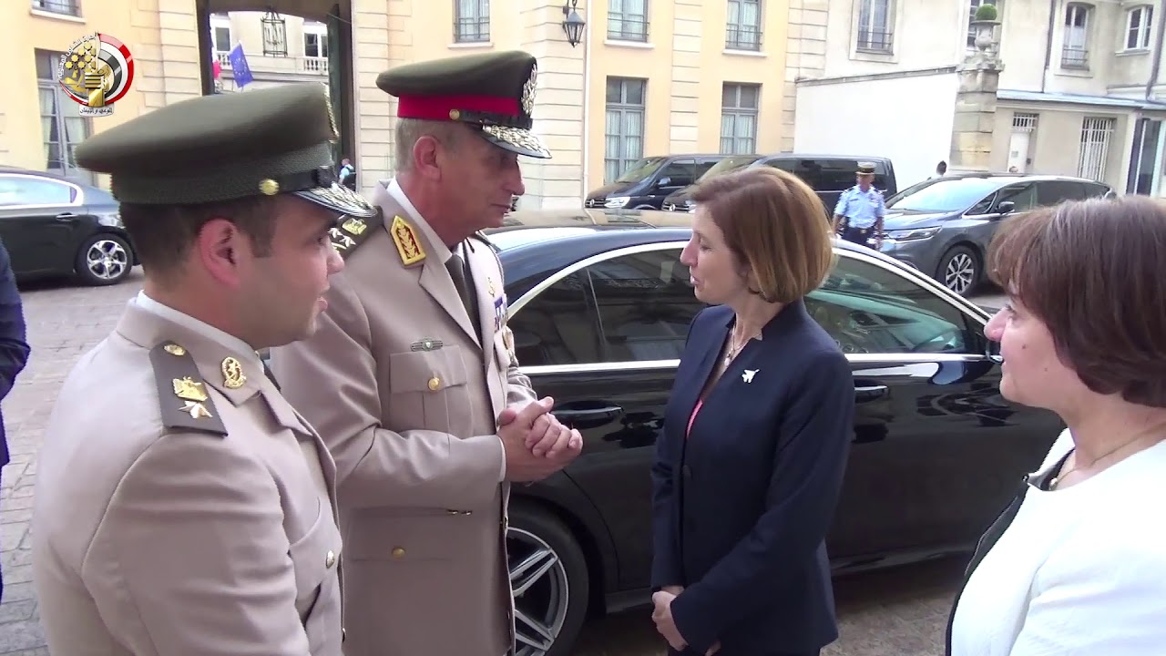 الفريق أول محمد زكى يعود الى القاهرة بعد زيارته لفرنسا