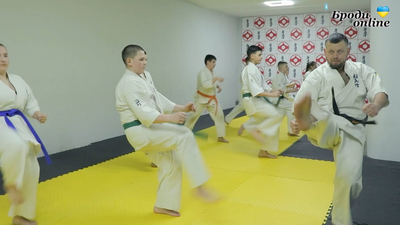 Як тренуються у спортивному клубі 
