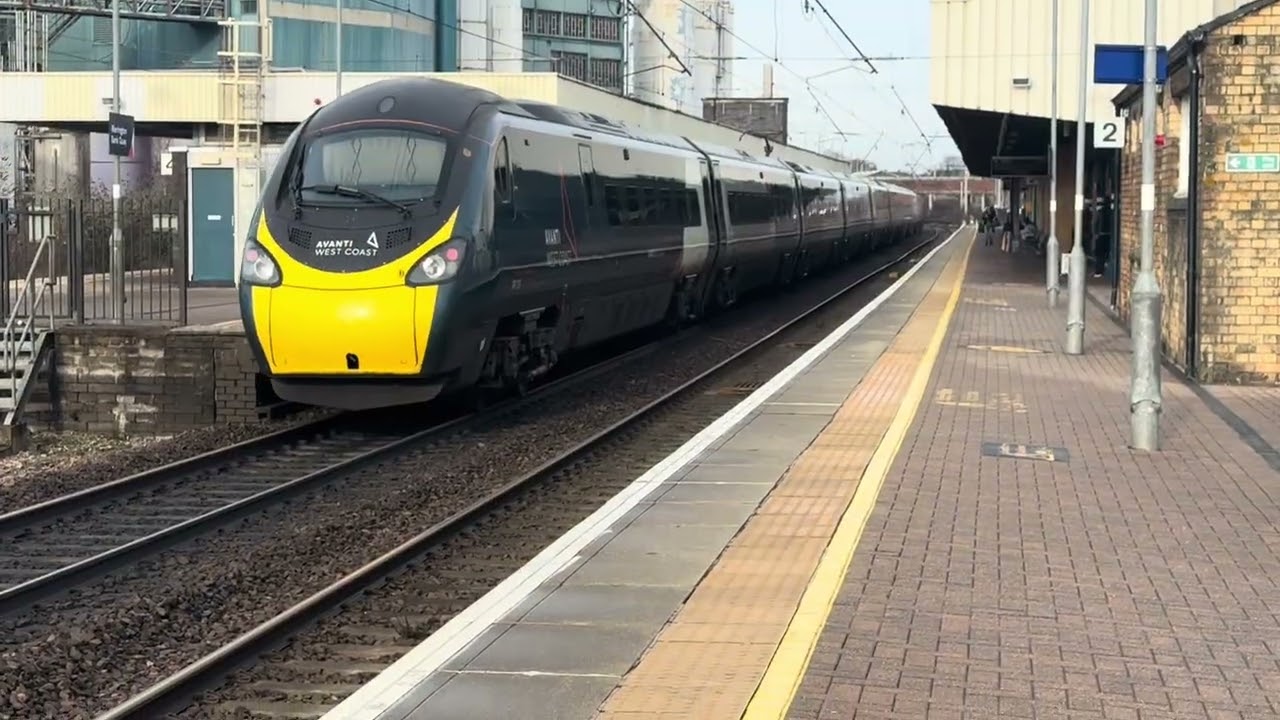 Trains at Warrington Bank Quay (14/01/2026) (ft 66613 on the Ince & Elton run, 87002 & 68/88)