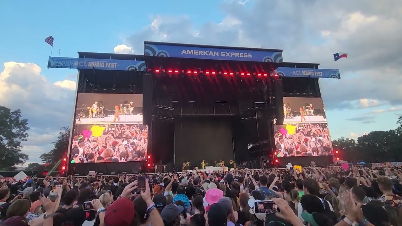 Paramore - Misery business ft PinkPantheress (live at #ACL Fest Austin,Tx)