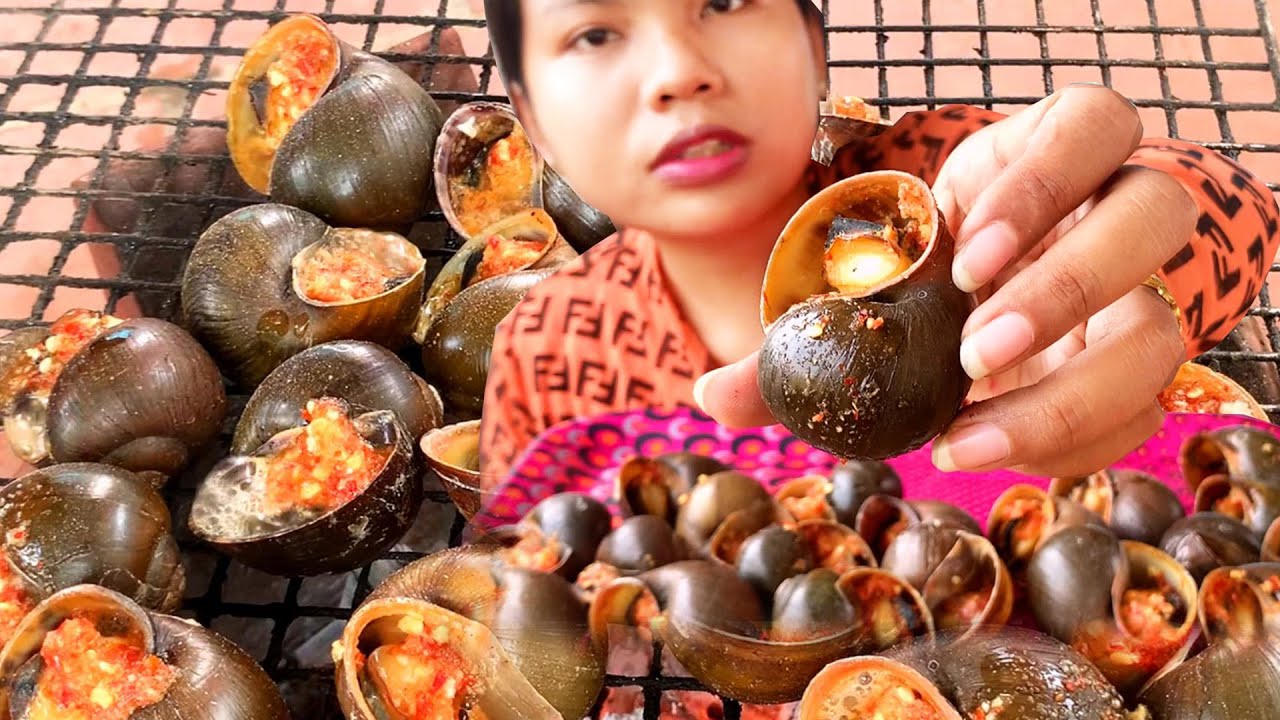 Wow! Cook and eat snail fried so yummy, foods delicious