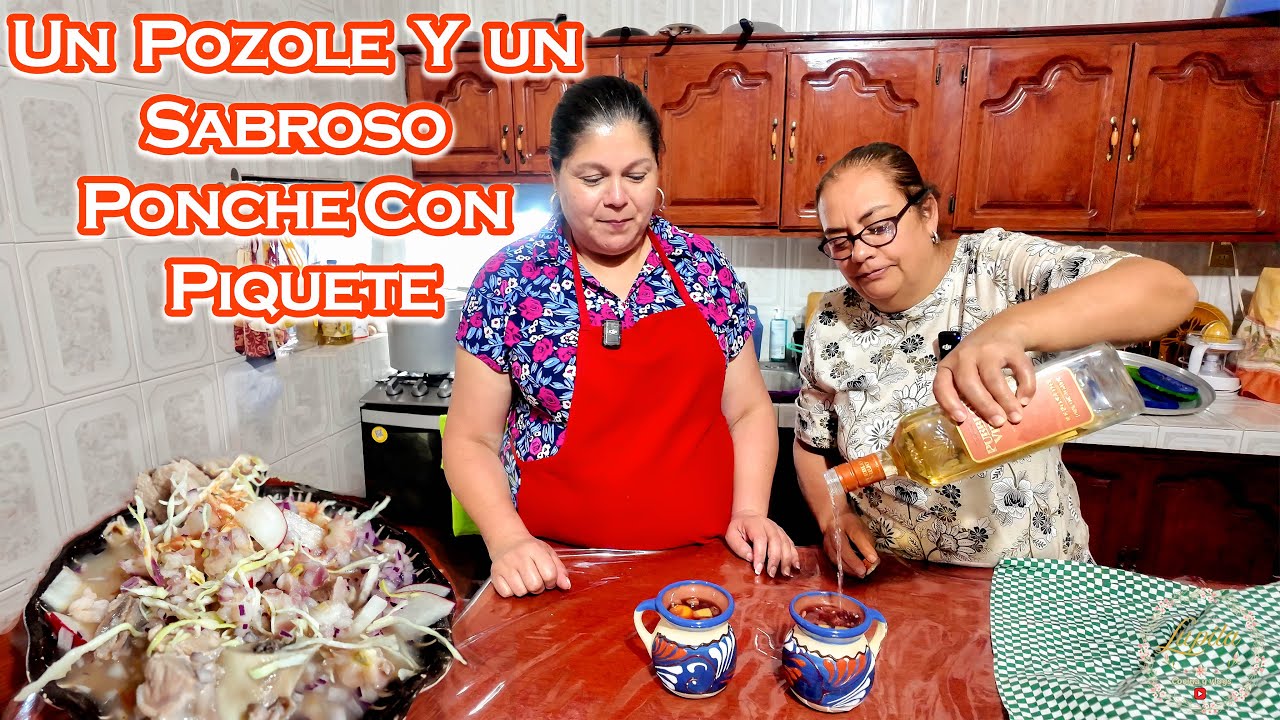 Preparando Un Rico Pozole  Y Un Sabroso Ponche. En Cocula Jalisco, Mexico.