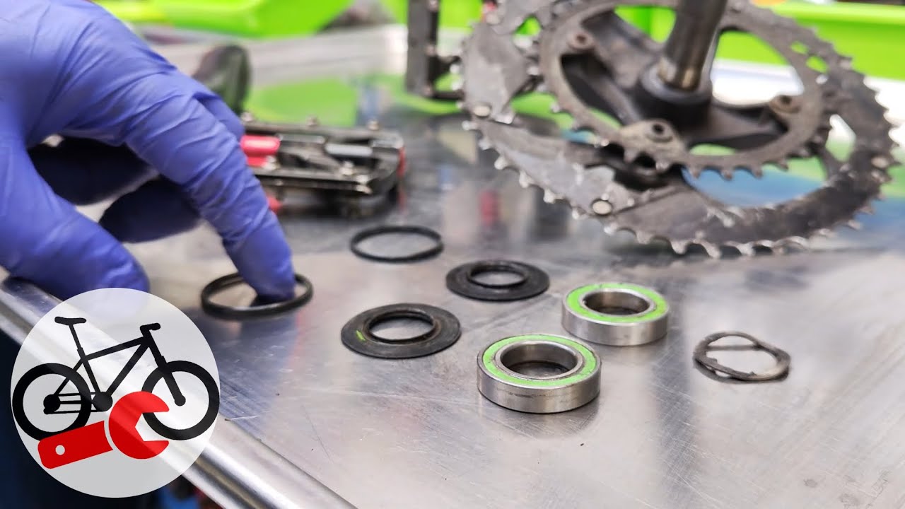 The bike crankset has a lot of play. How to clean a bicycle bottom bracket press fit. №1