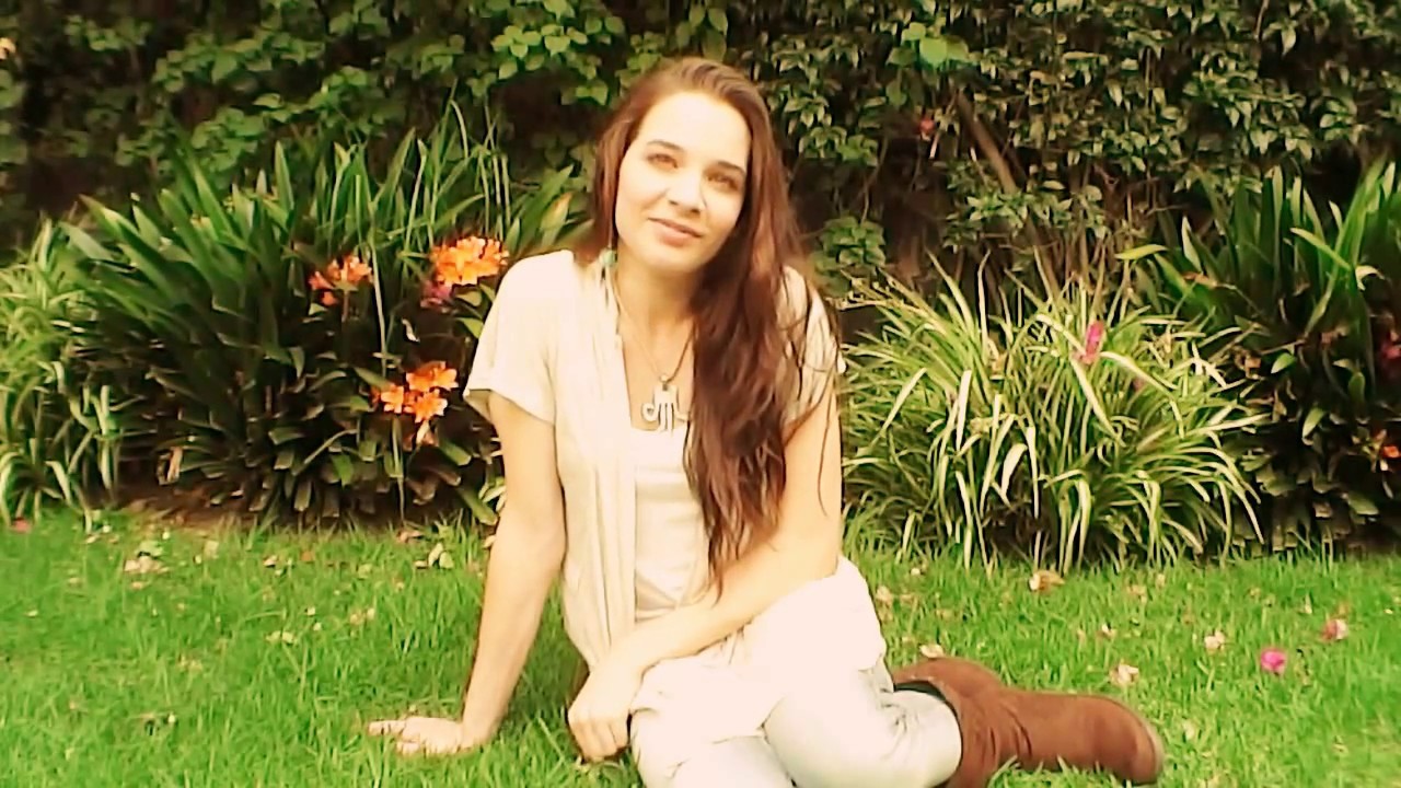 KENDRA SANTACRUZ - ENTREVISTA