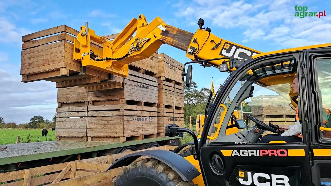 Nowy JCB Fastrac 6000 i ładowarka z automatyką wysięgnika. Jak szybko pojedzie nowy ciągnik?