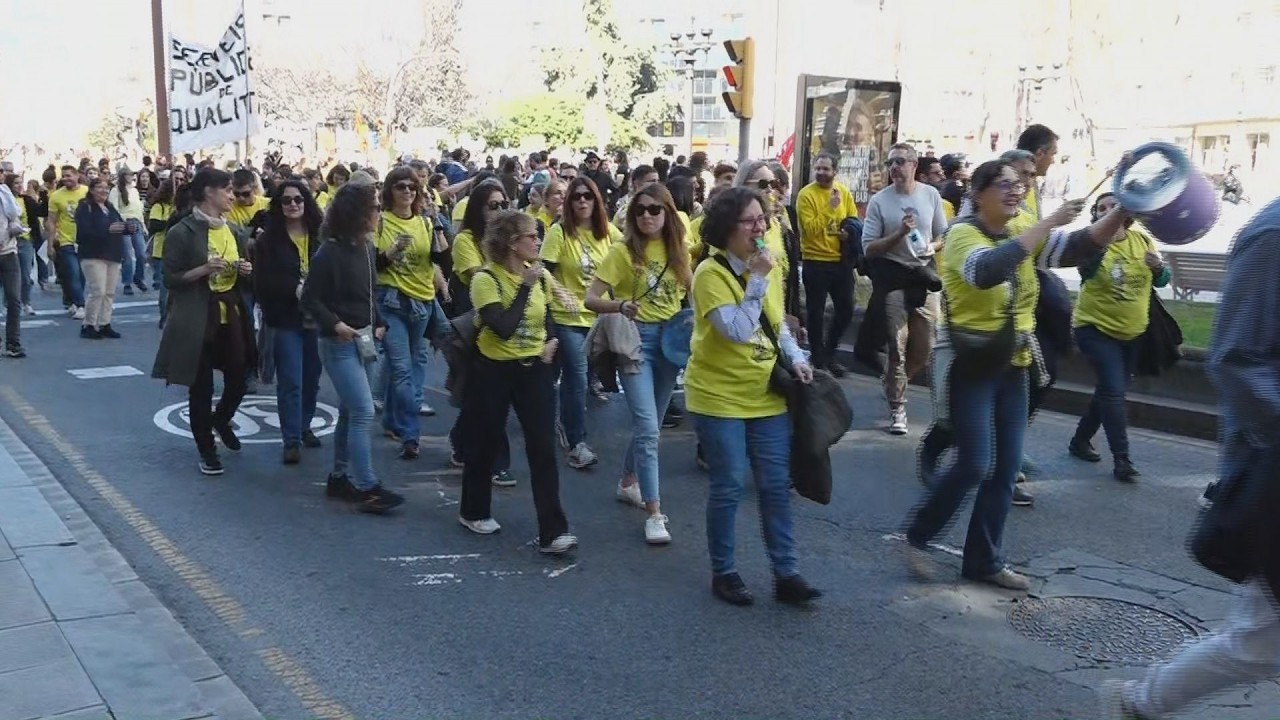Els docents, en massa al carrer
