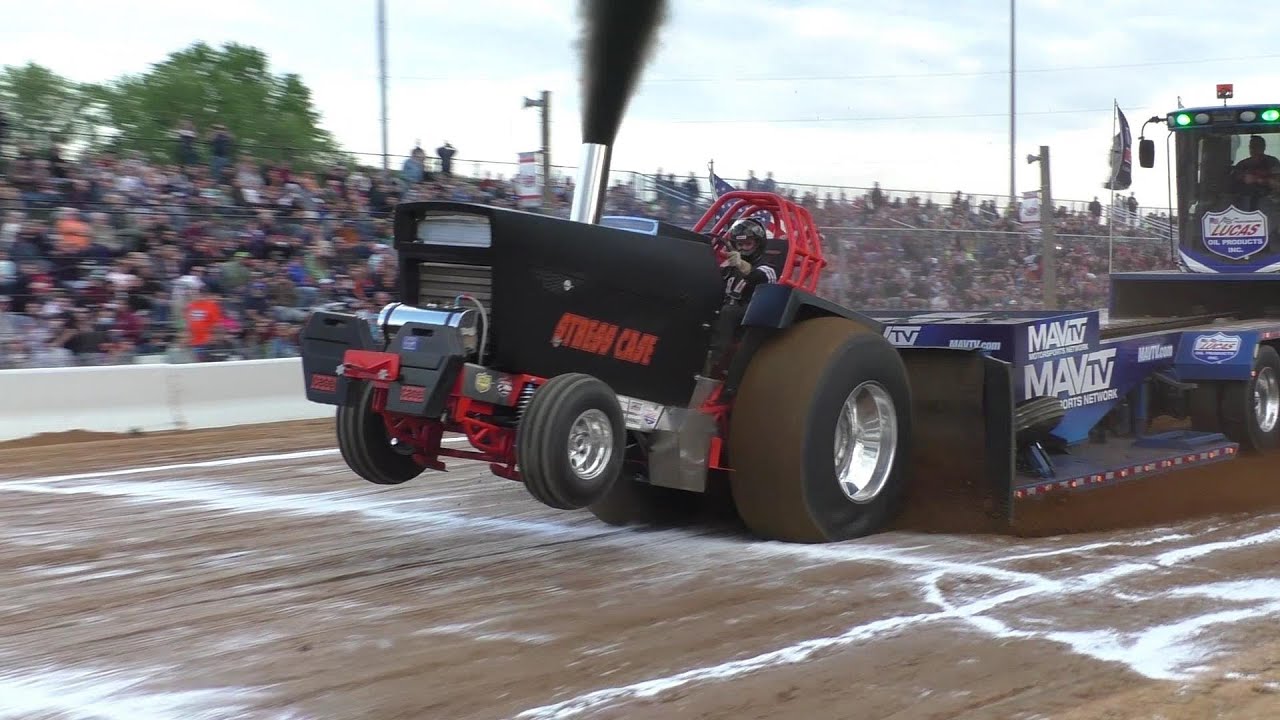 Tractor Pulling 2021 Lucas Oil Super/Pro Stock Tractors In Action At The Buck