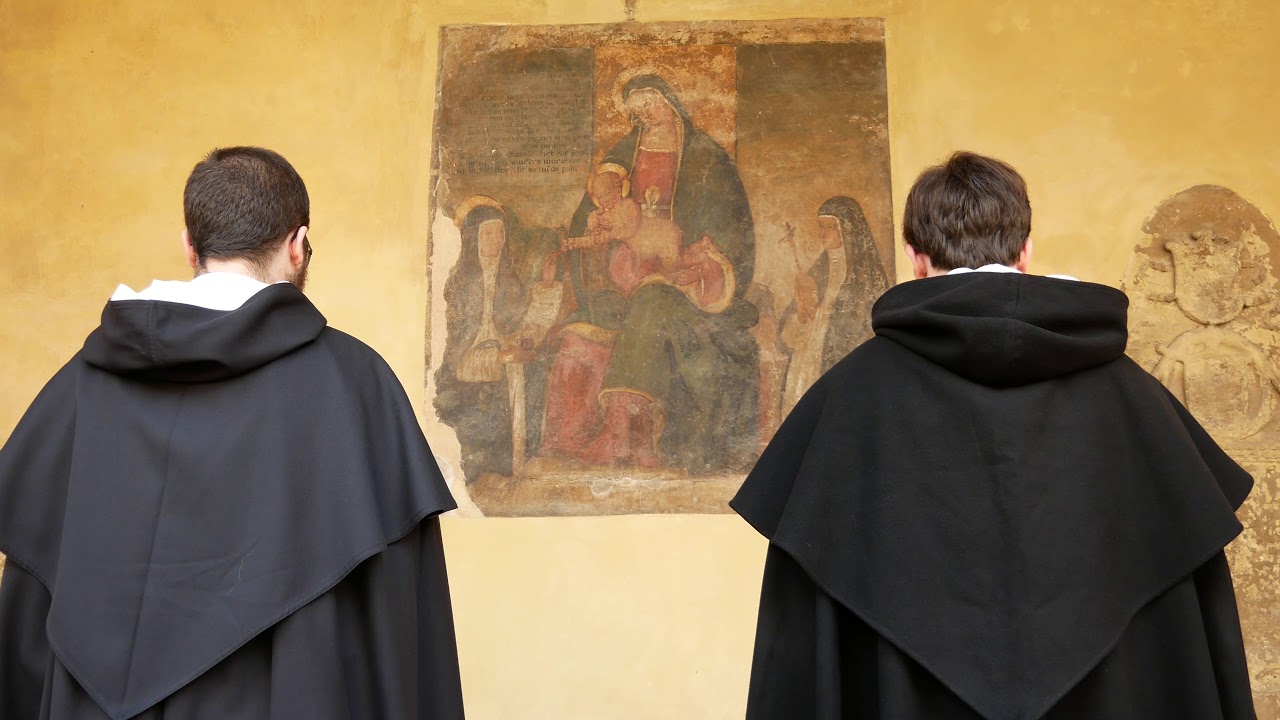 Frati domenicani cantano un'antica preghiera mariana contro la peste, Stella caeli extirpavit