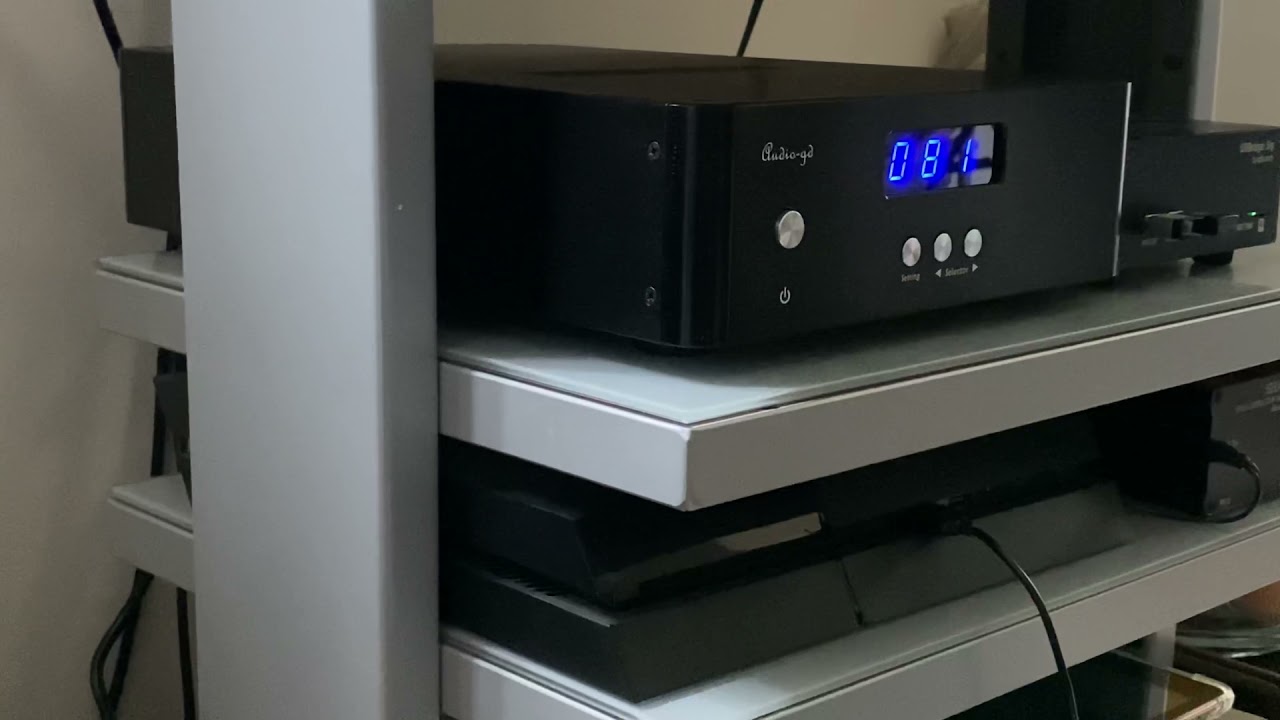 Audio GD R1 DAC  with Allo Usbridge Signature player, zoom IQ7 Microphone