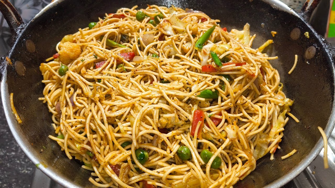 Veg Chowmin Recipe|Street style Chowmin Recipe| बाजार जैसा वेज़ चाउमिन बनाएं घर पे| Noodles Recipe 