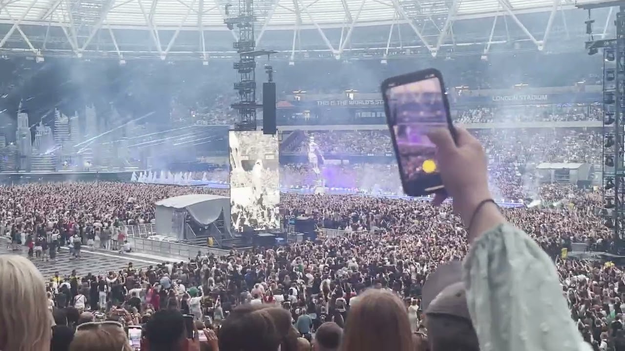 The Weeknd - Crew Love / Starboy (Live at London Stadium 8 July)
