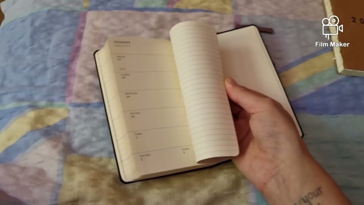 Unwrapping Moleskine 2022 / 2023 weekly 18 months