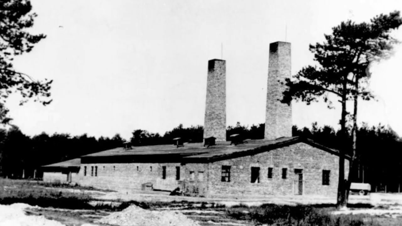 How many ovens were there at Auschwitz?