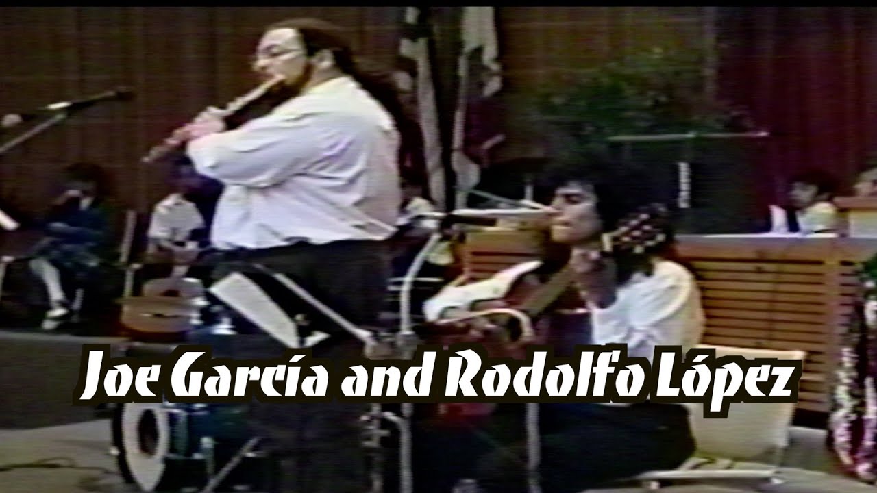 Joe Garc&iacute;a (flute) and Rodolfo L&oacute;pez (guitar)