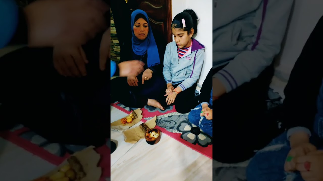 ساعه الفطار مراتي رر مـ ـت لامى  الاكل  على الارض