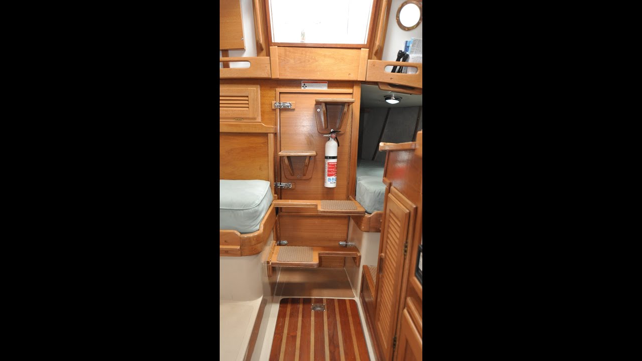 Going Below, NO ladder ! - Video #2 - Westsail 28 