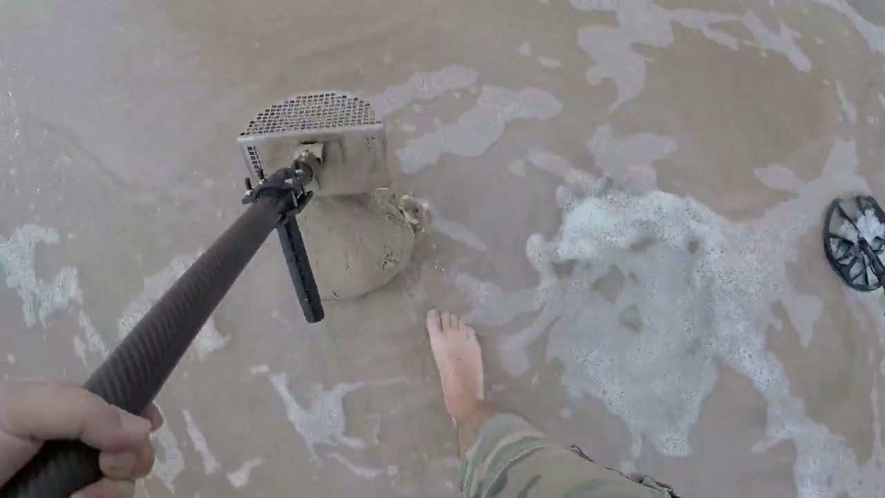Beach Metal Detecting IDD 334 First beach hunt for 2024
