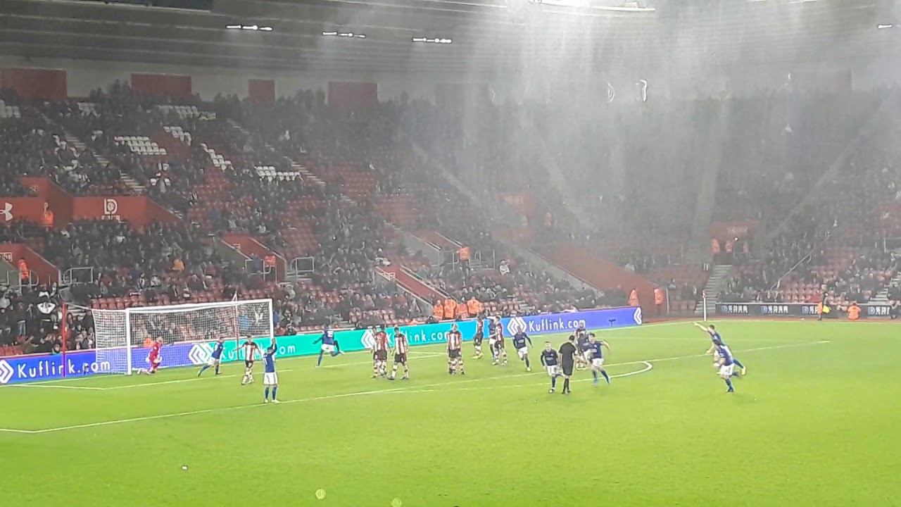 Southampton - Leicester 0-9 James Maddison goal on free-kick 25. October 2019