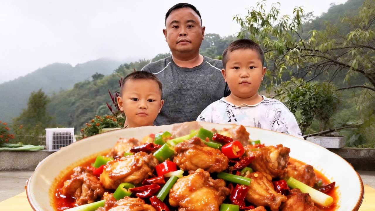 懂事儿子心疼爸爸，不仅会帮爸爸洗鞋子，还会做饭给爸爸吃！！