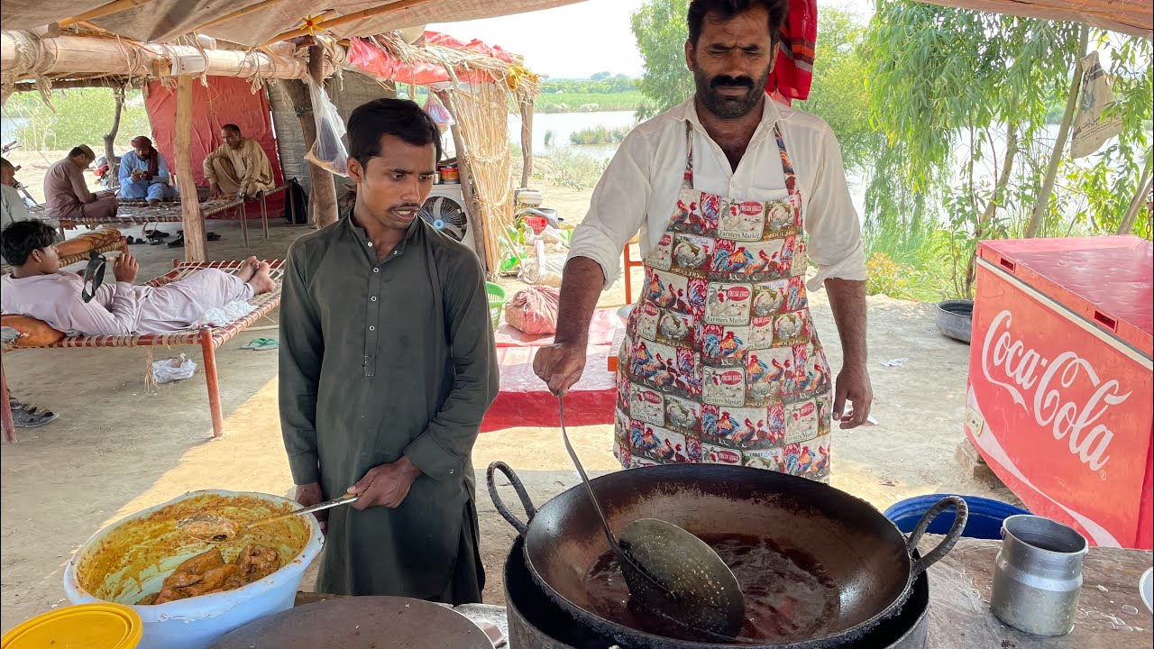 Tasty fish fry on highway || Fish cutting || Fish fry recipe 