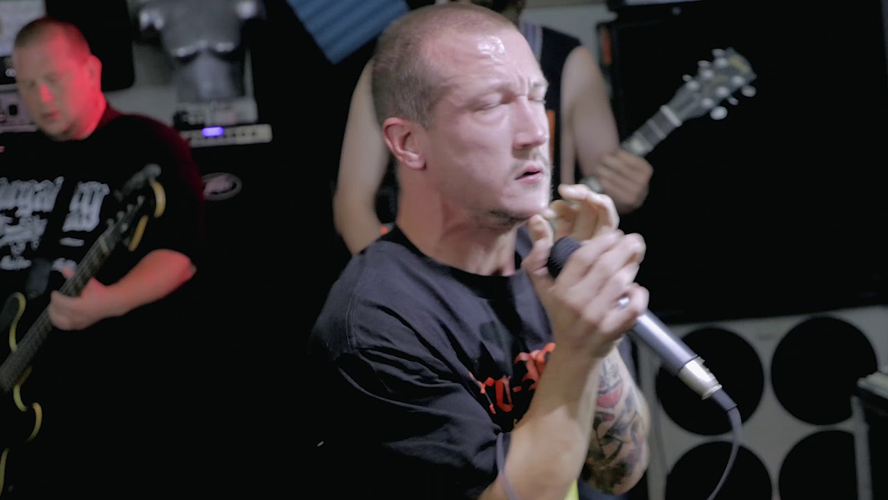 Daily Grind Live Presents : Piece of Mind, performing  