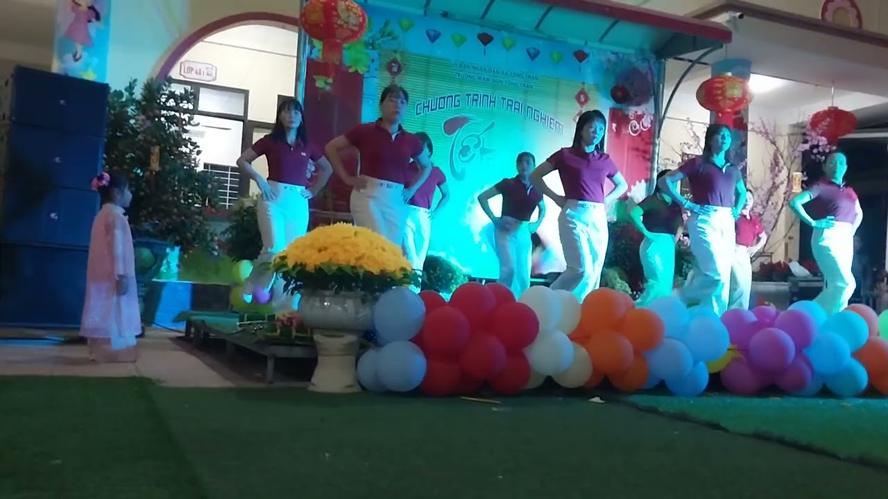 Đội dân vũ CHÂN DÀI số 1 thôn Võng Phan, Tống Trân