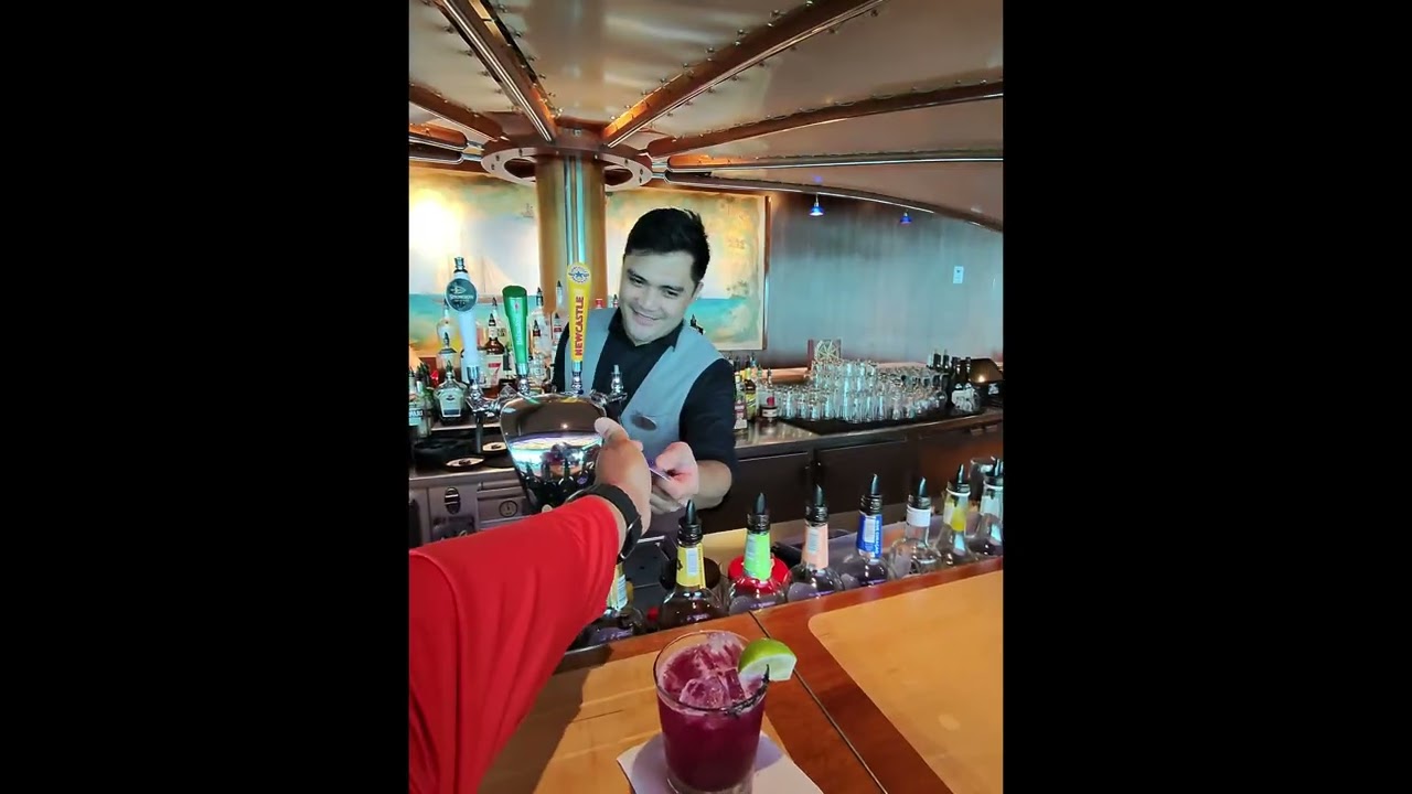 CAMINANDO CRUCERO DE PUNTA A PUNTA POR MI COCKTAIL FAVORITO Y LUNCH EN EL BUFFETT