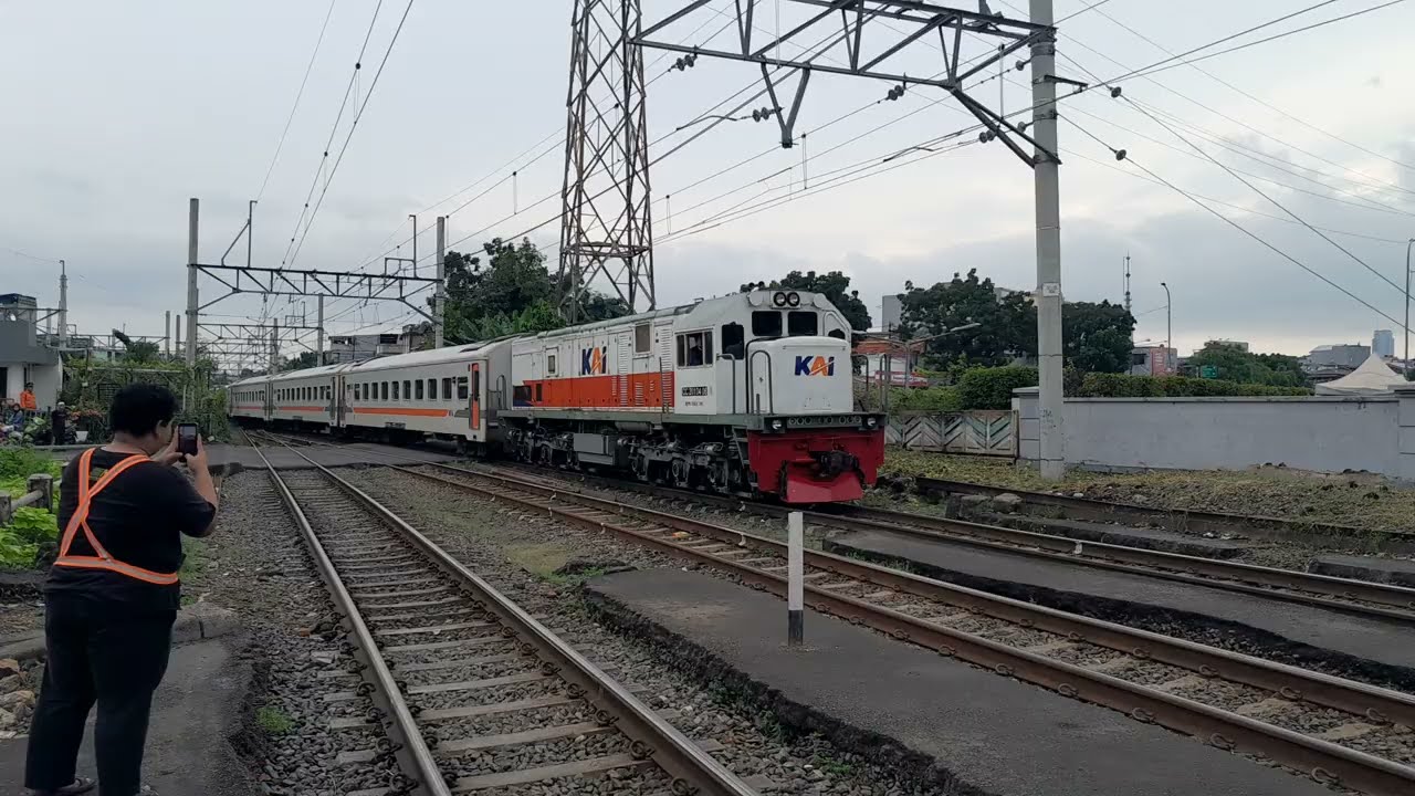 Kedatangan KA 91 Jayabaya Rangdar Terlambat