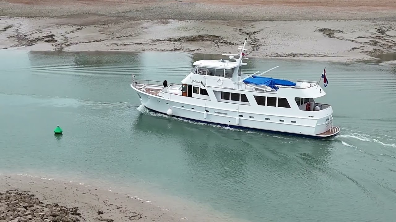 The SS Barnhill wreck and boats