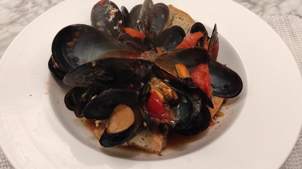 Pepata di cozze al pomodoro - I segreti di una zuppetta deliziosa