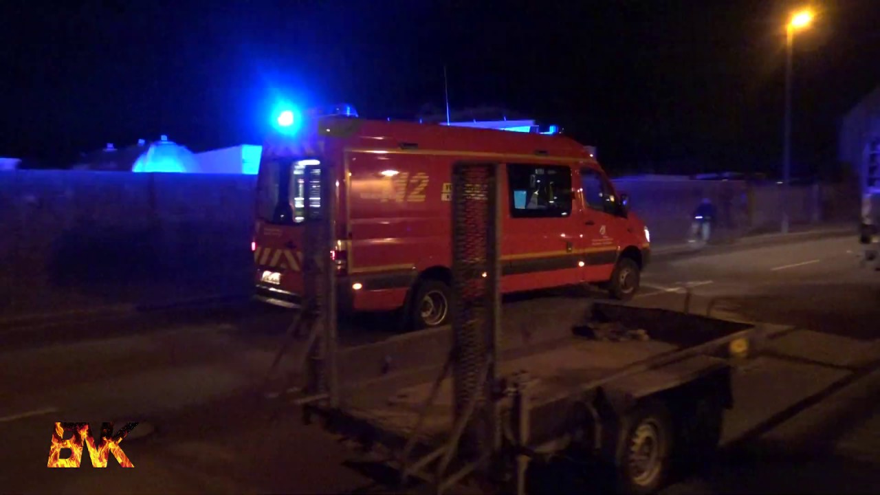 Stadtalarm - Einsatzfahrten zu Großbrand auf Wertstoffhof in Krefeld