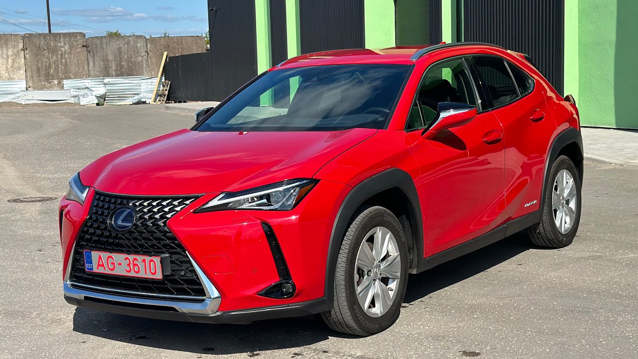 Lexus UX 250h. Гибридный компакт кроссовер. Псков.