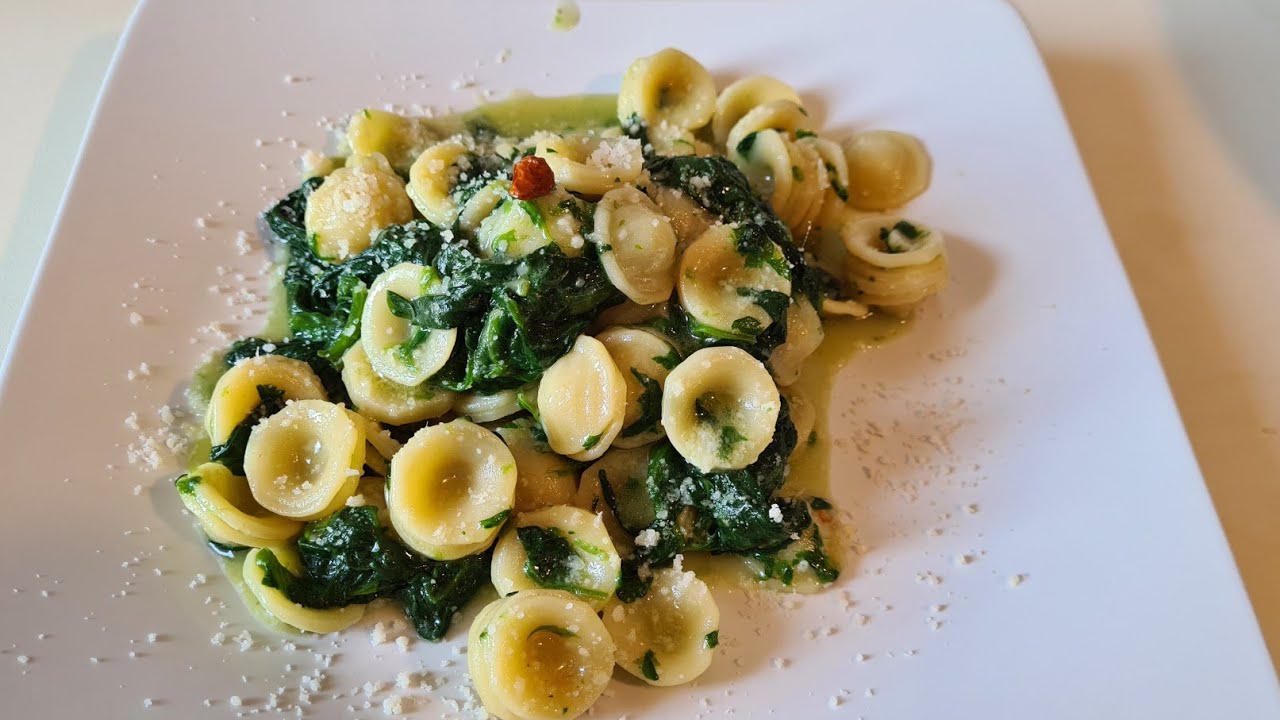 Orecchiette con spinaci            مكرونه بالسبانخ لذيذه