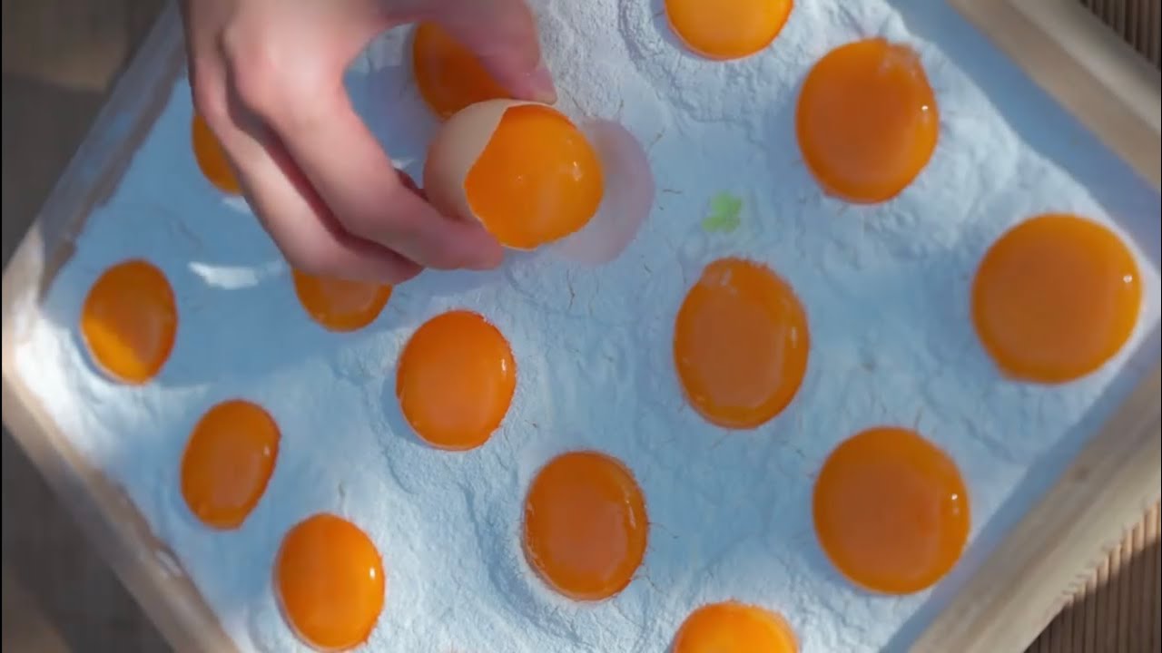 Satisfying Chinese lotus pastry making