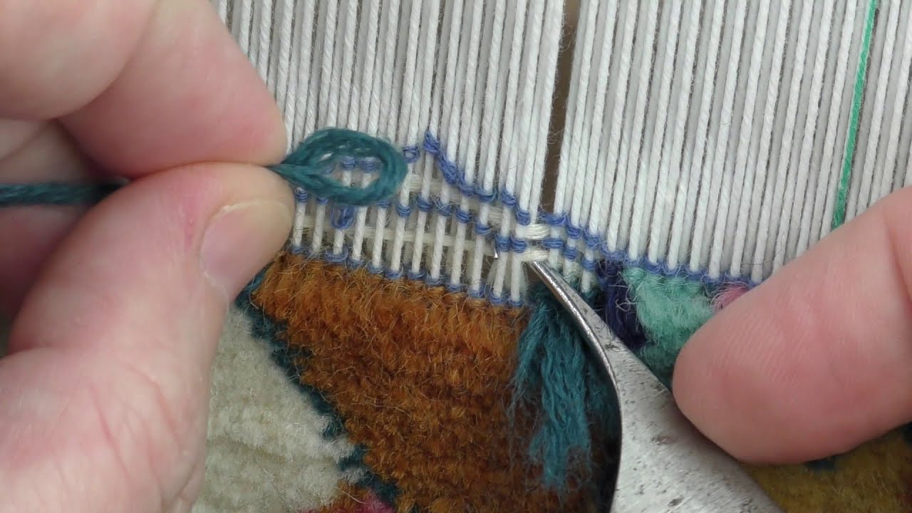 Fixing pattern errors on weaving a pile carpet